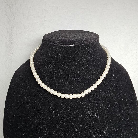 Vintage Faux Pearl Choker Length Necklace - Picture 1 of 3